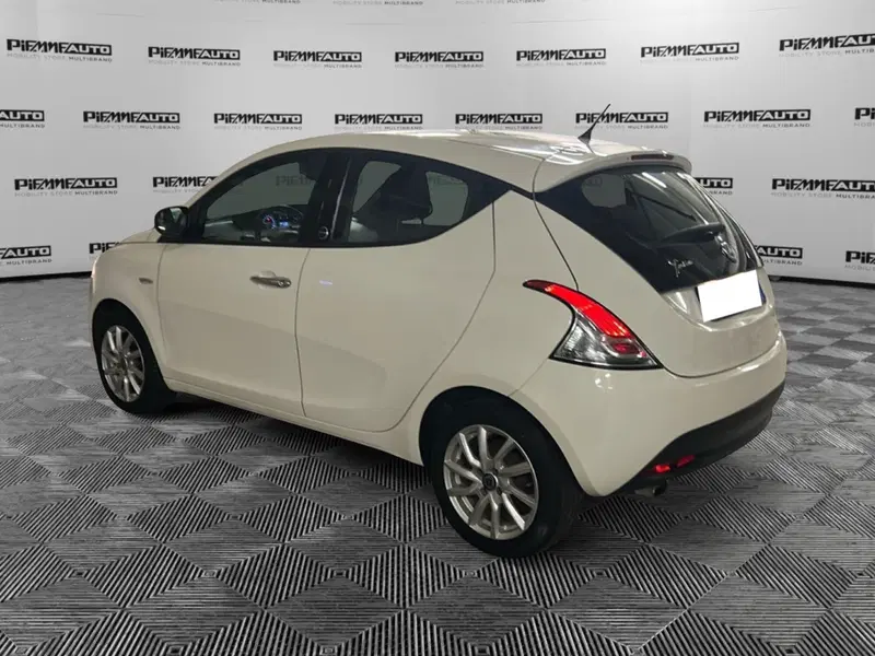 Lancia Ypsilon usata a Piacenza (3)