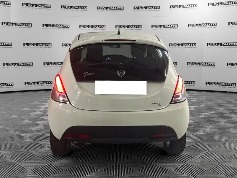 Lancia Ypsilon usata a Piacenza (4)