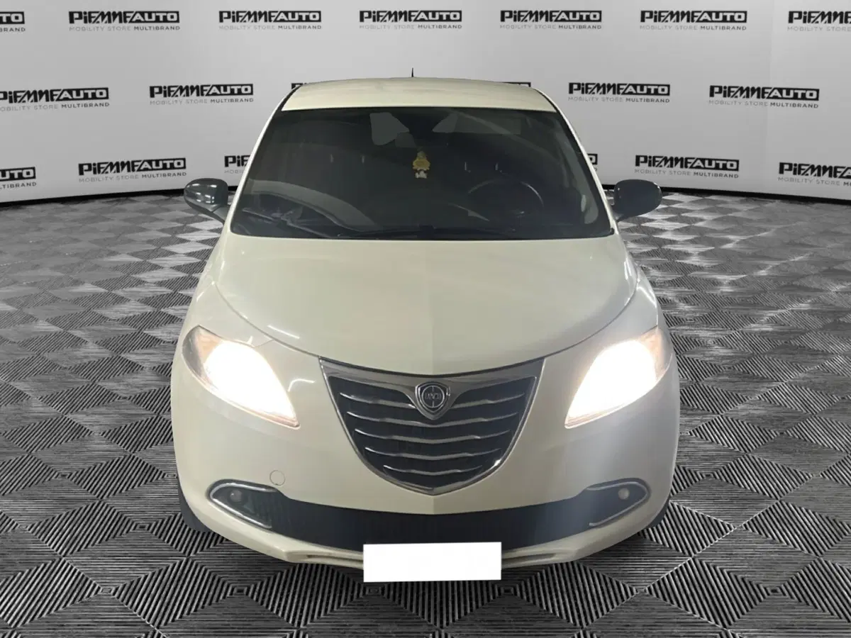 Lancia Ypsilon usata a Piacenza (5)