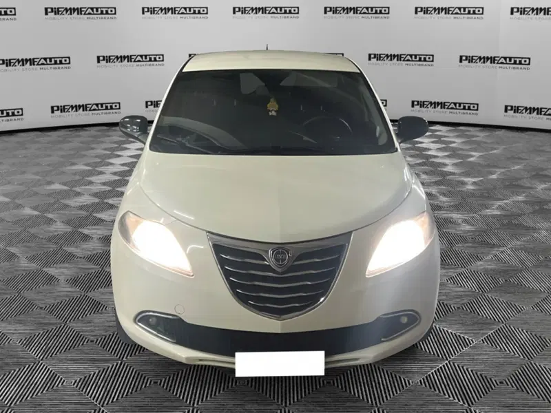 Lancia Ypsilon usata a Piacenza (5)