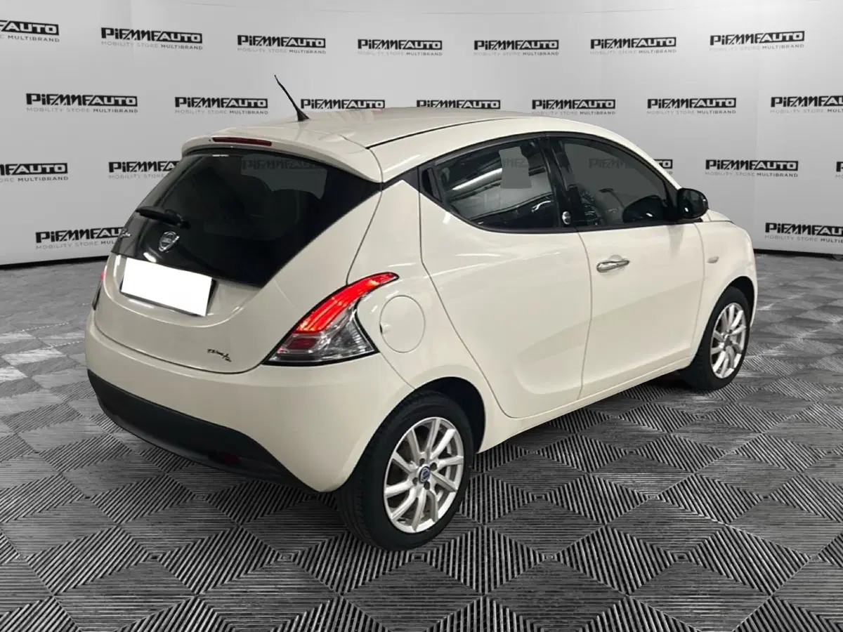 Lancia Ypsilon usata a Piacenza (6)