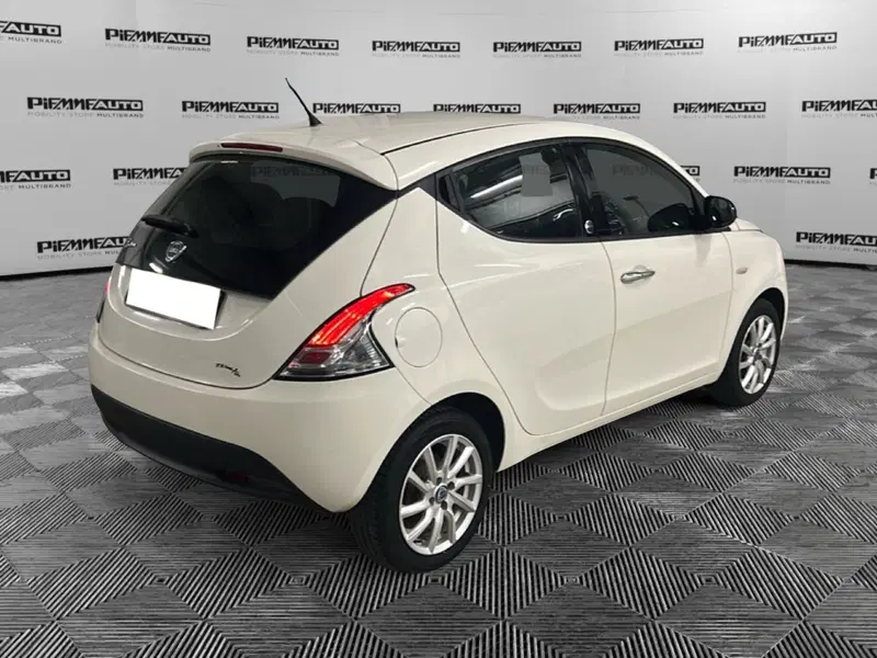 Lancia Ypsilon usata a Piacenza (6)