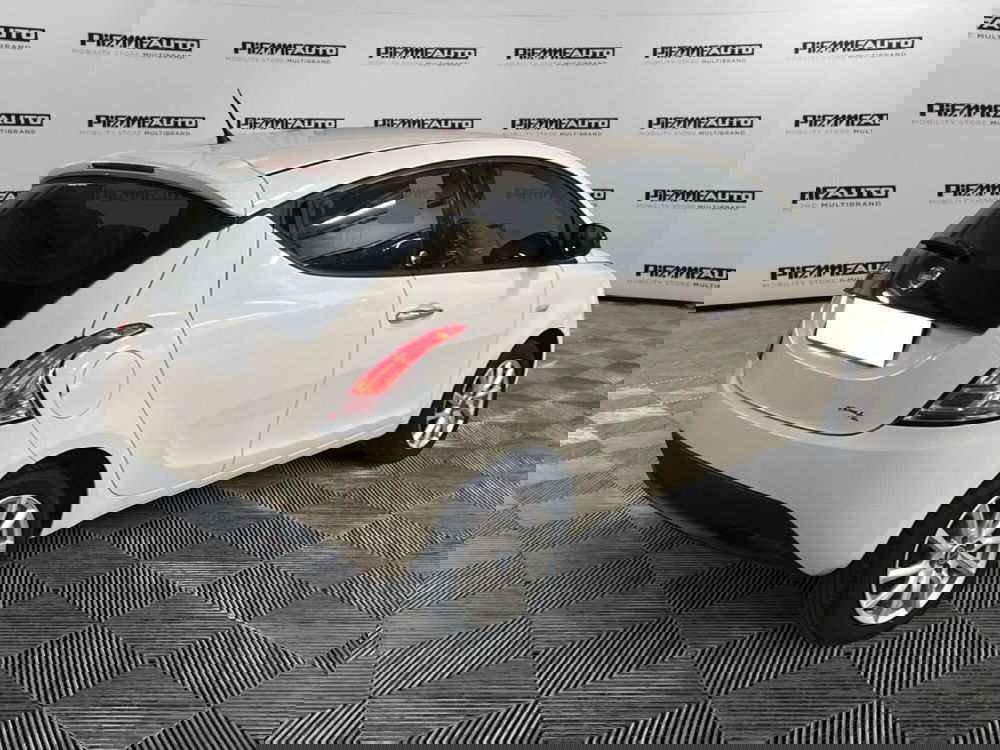 Lancia Ypsilon usata a Piacenza (6)