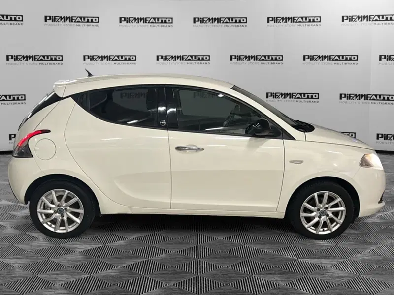 Lancia Ypsilon usata a Piacenza (7)