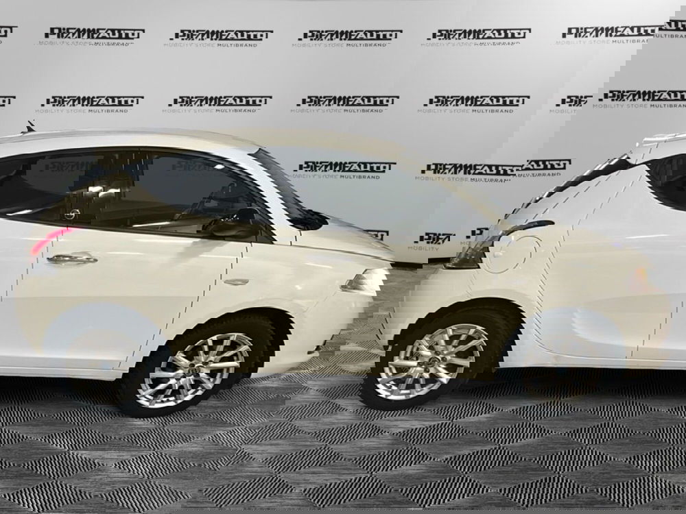 Lancia Ypsilon usata a Piacenza (7)