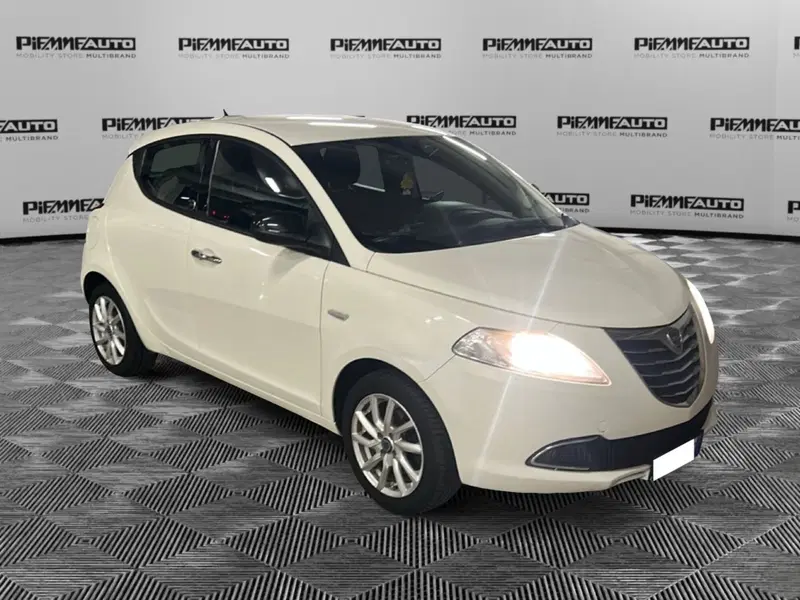 Lancia Ypsilon usata a Piacenza (8)