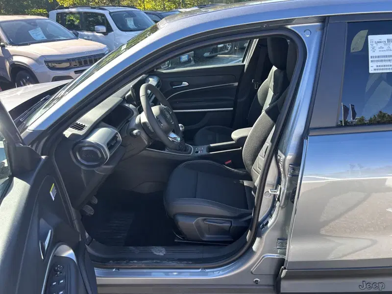 Jeep Avenger nuova a Latina (13)
