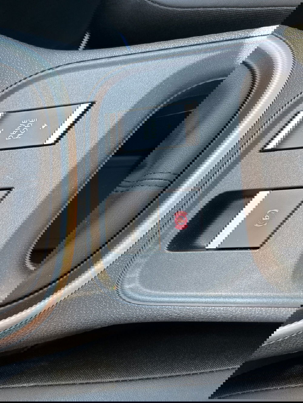 Jeep Avenger nuova a Latina (14)