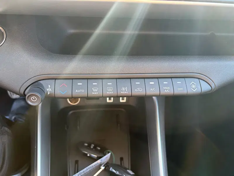 Jeep Avenger nuova a Latina (18)