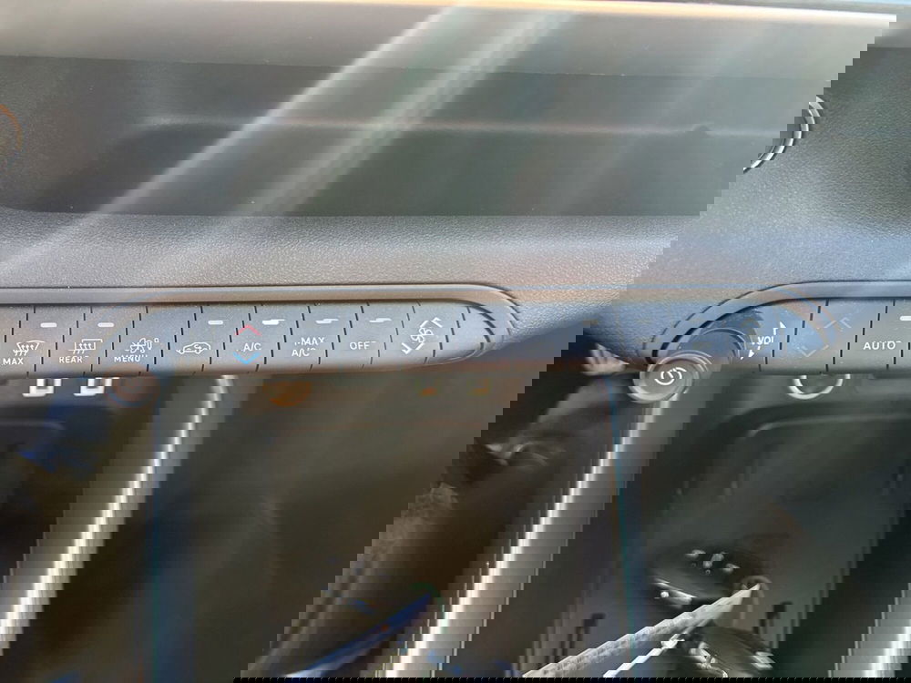 Jeep Avenger nuova a Latina (18)