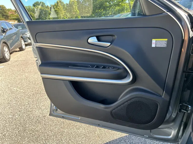 Jeep Avenger nuova a Latina (20)