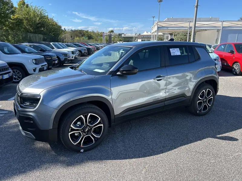 Jeep Avenger nuova a Latina (8)