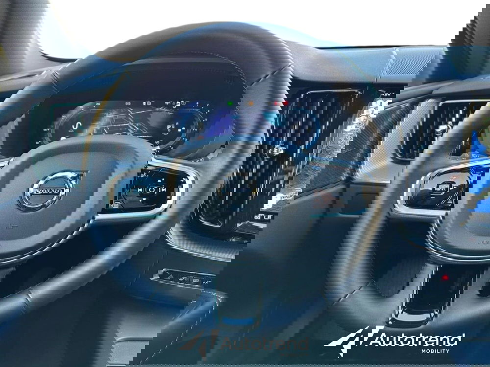 Volvo XC60 usata a Bari (9)