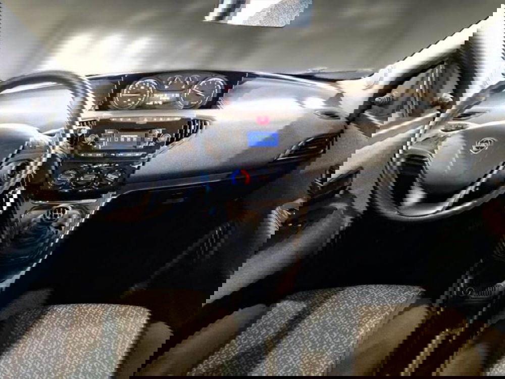 Lancia Ypsilon usata a Potenza (9)