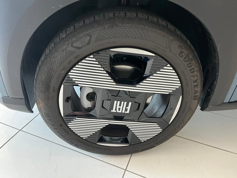Fiat Grande Panda nuova a Milano (7)
