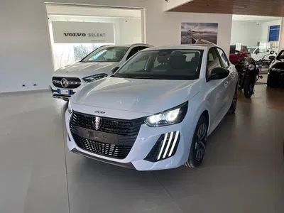 Peugeot 208 1.2 hybrid Style 110cv e-dcs 6 nuova a Milano