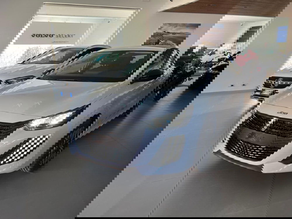 Peugeot 208 nuova a Milano