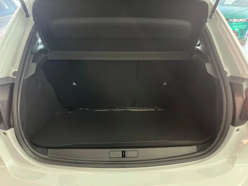 Peugeot 208 nuova a Milano (12)