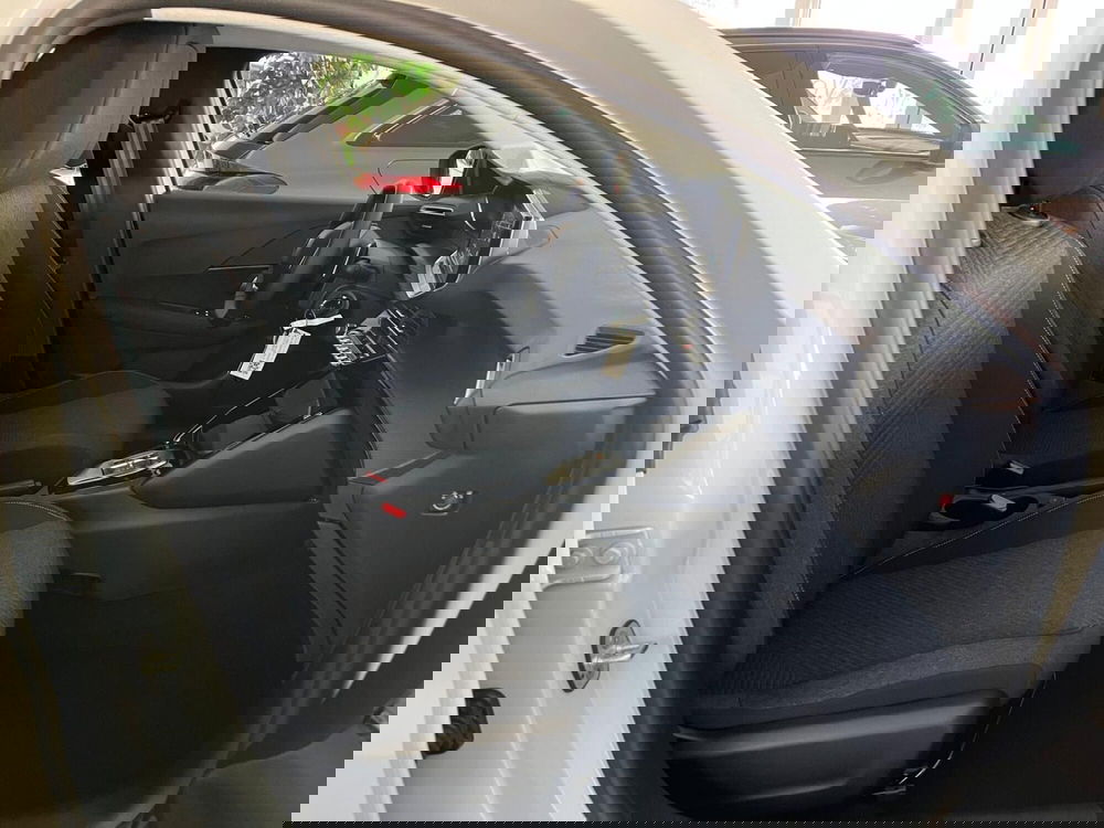 Peugeot 208 nuova a Milano (14)