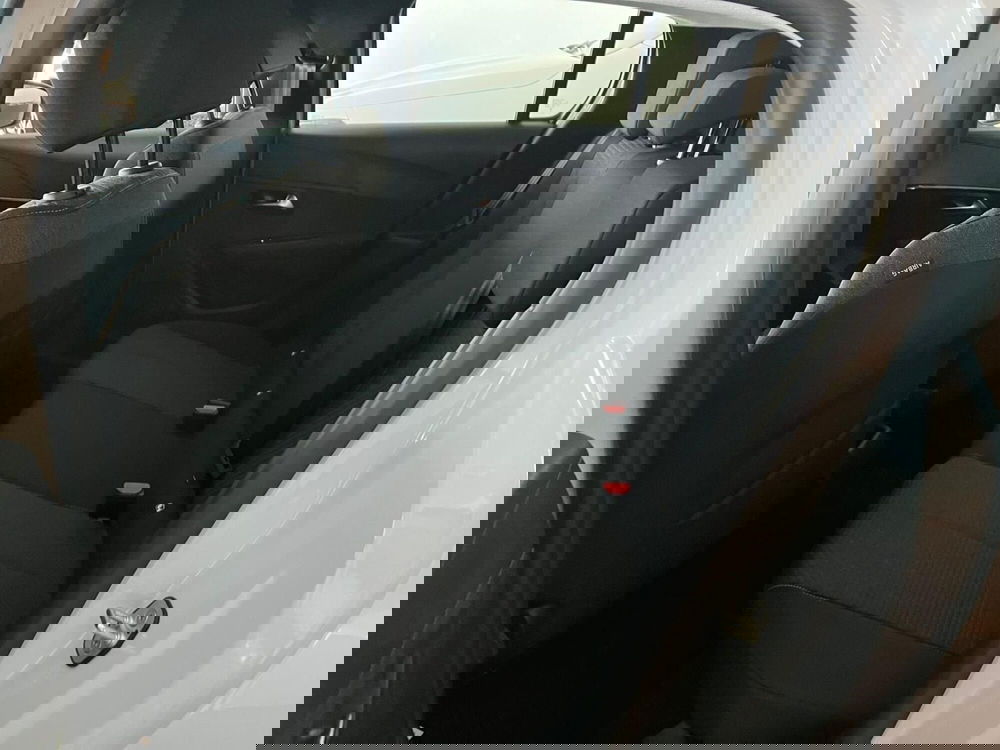 Peugeot 208 nuova a Milano (15)