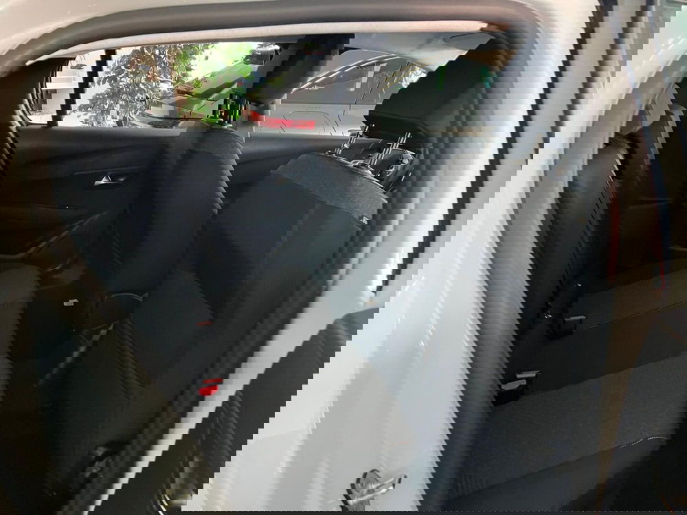 Peugeot 208 nuova a Milano (16)