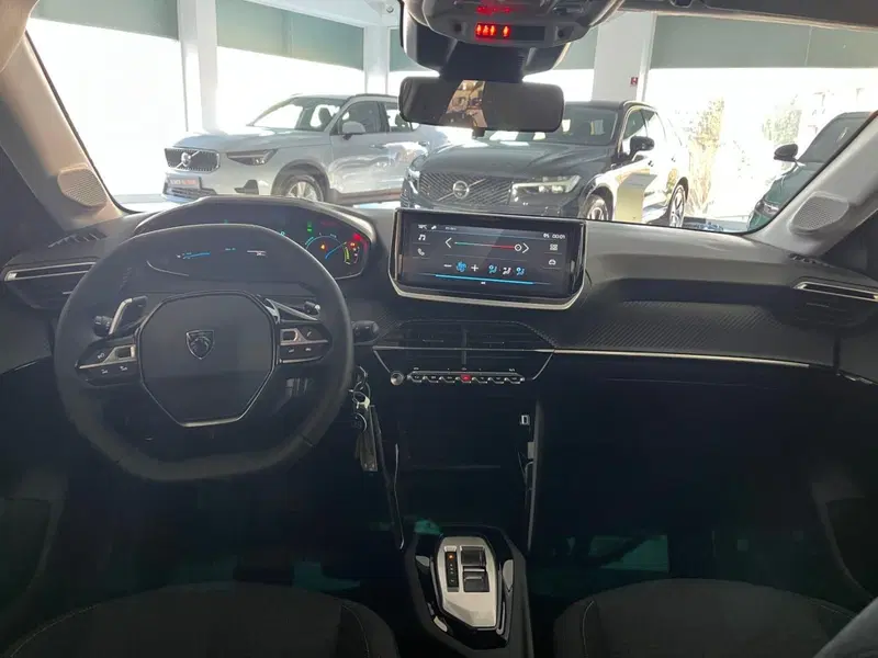 Peugeot 208 nuova a Milano (17)