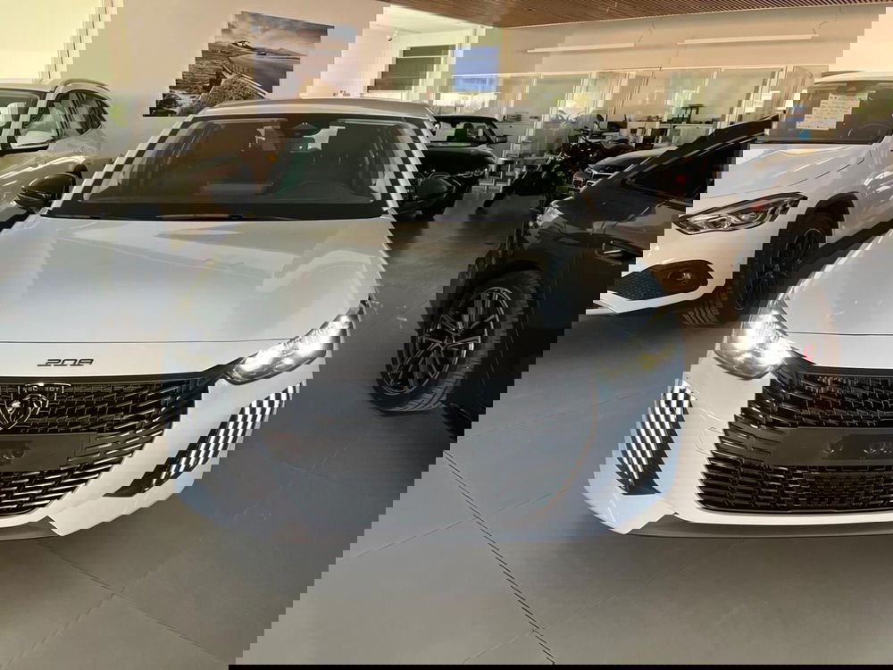 Peugeot 208 nuova a Milano (2)