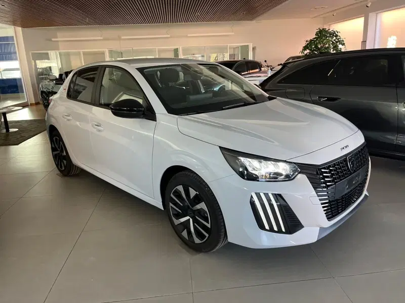 Peugeot 208 nuova a Milano (3)