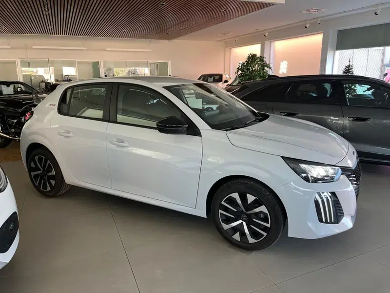 Peugeot 208 nuova a Milano (5)