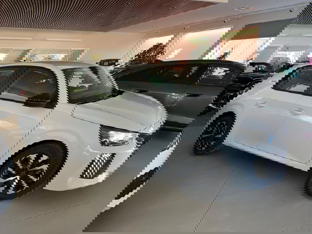 Peugeot 208 nuova a Milano (5)