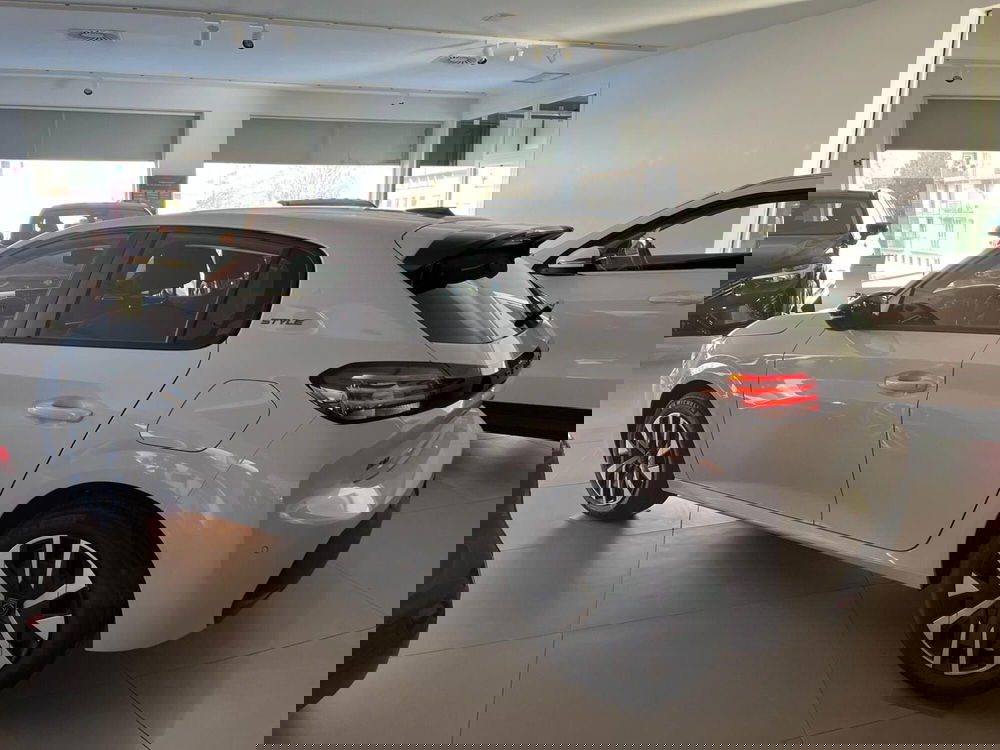 Peugeot 208 nuova a Milano (6)