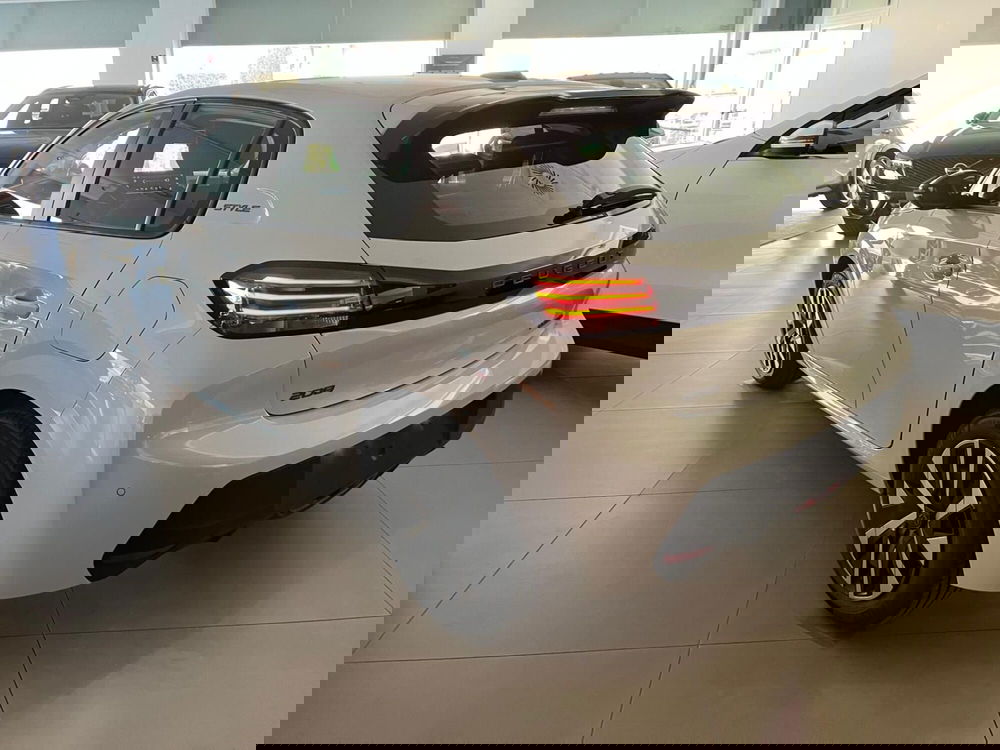 Peugeot 208 nuova a Milano (9)