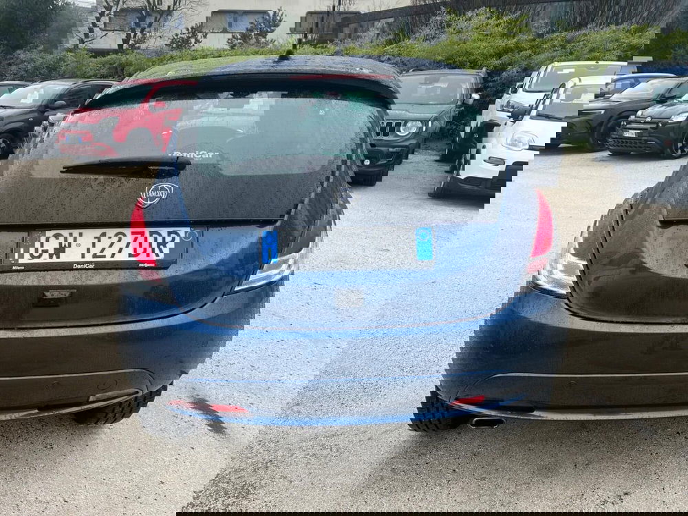 Lancia Ypsilon usata a Milano (10)