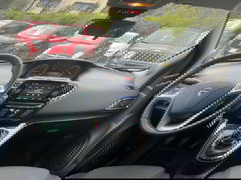 Lancia Ypsilon usata a Milano (17)