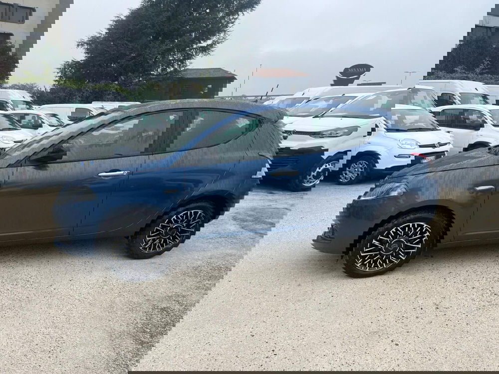 Lancia Ypsilon usata a Milano (5)