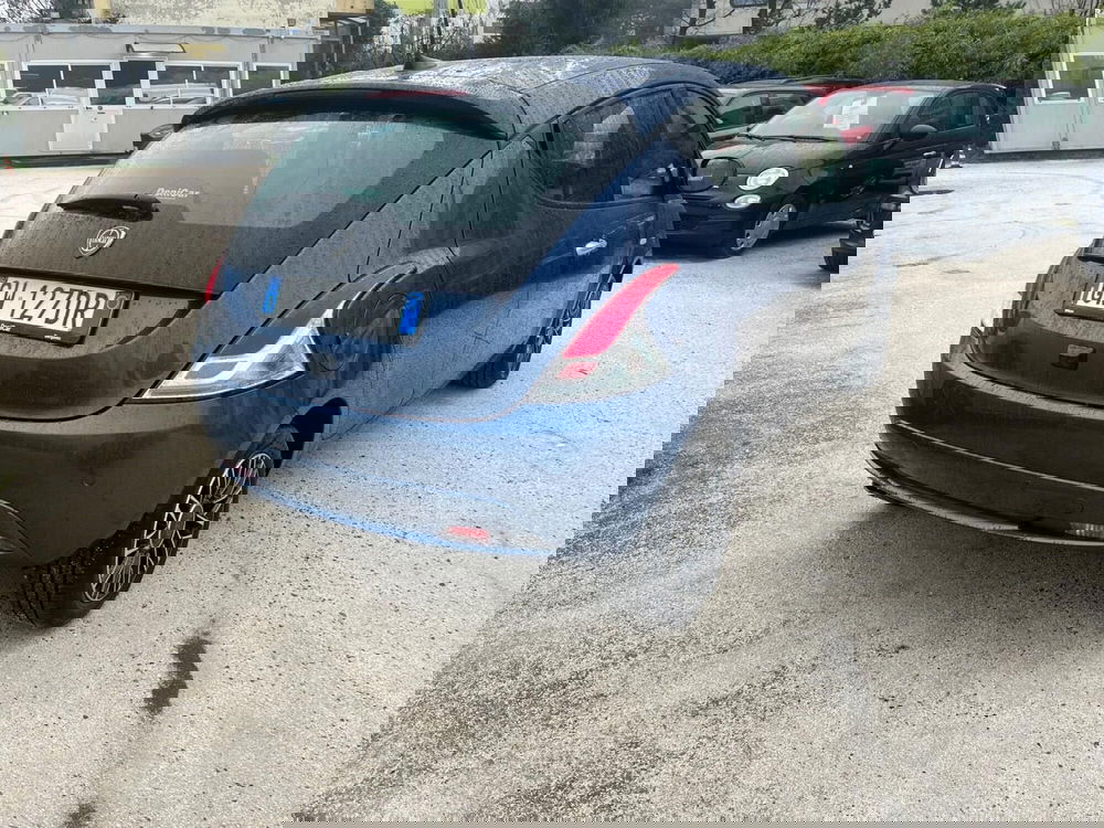 Lancia Ypsilon usata a Milano (8)