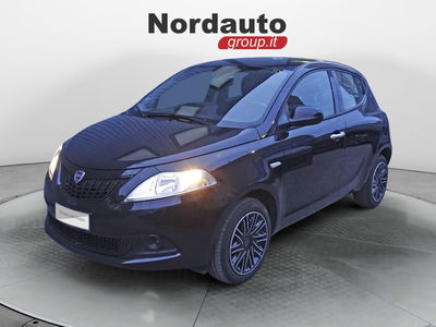 Lancia Ypsilon 1.0 FireFly 5 porte S&amp;S Hybrid Ecochic Silver del 2023 usata a Montebelluna