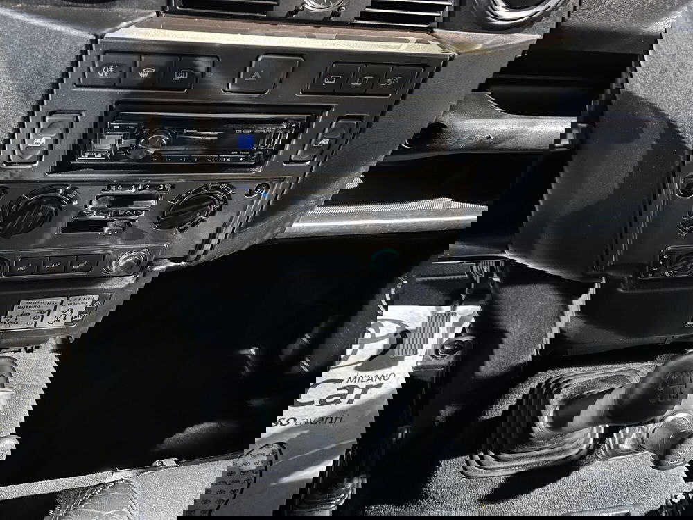 Land Rover Defender usata a Milano (13)