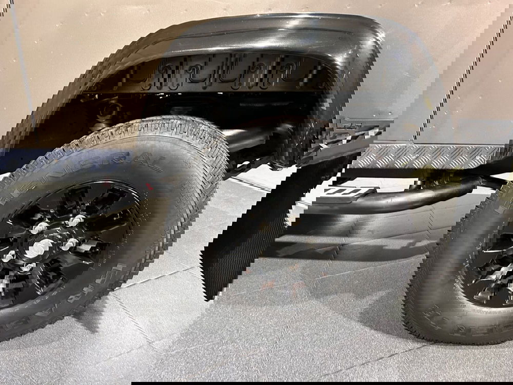 Land Rover Defender usata a Milano (5)