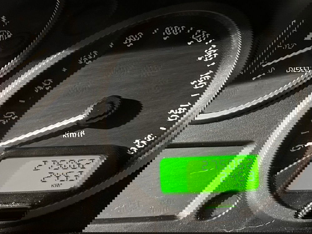 Land Rover Defender usata a Milano (7)