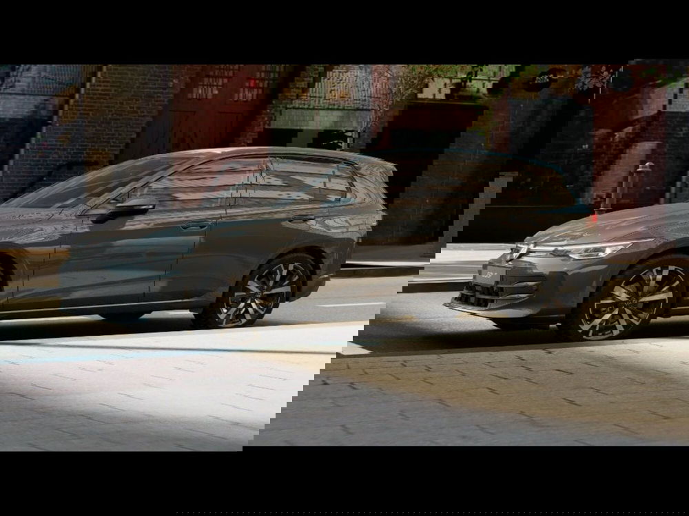 Volkswagen Golf nuova a Livorno (2)