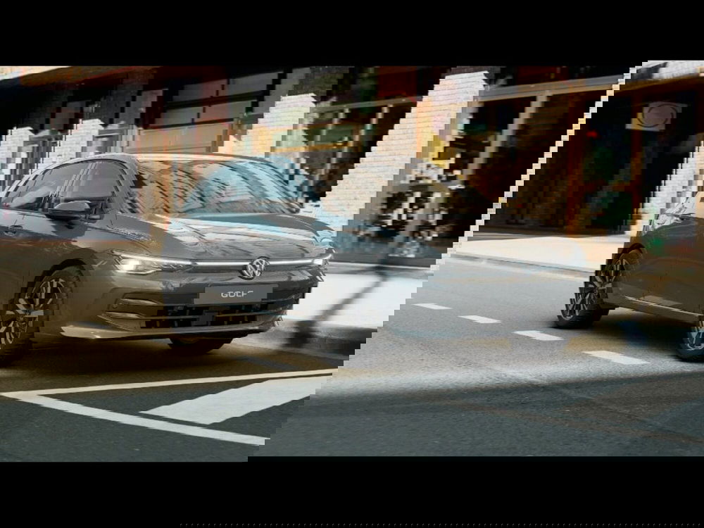 Volkswagen Golf nuova a Livorno (4)