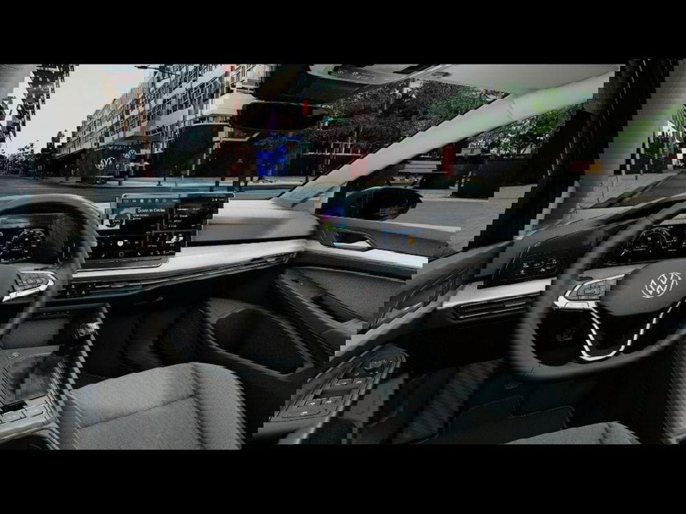 Volkswagen Golf nuova a Livorno (6)