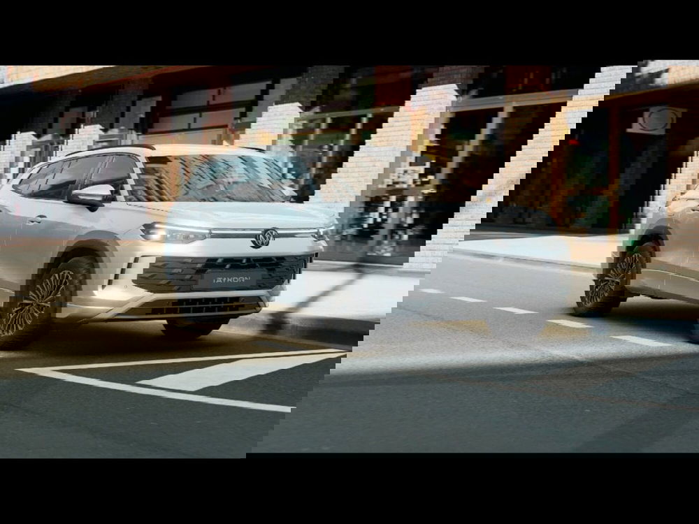 Volkswagen Tayron nuova a Livorno (4)