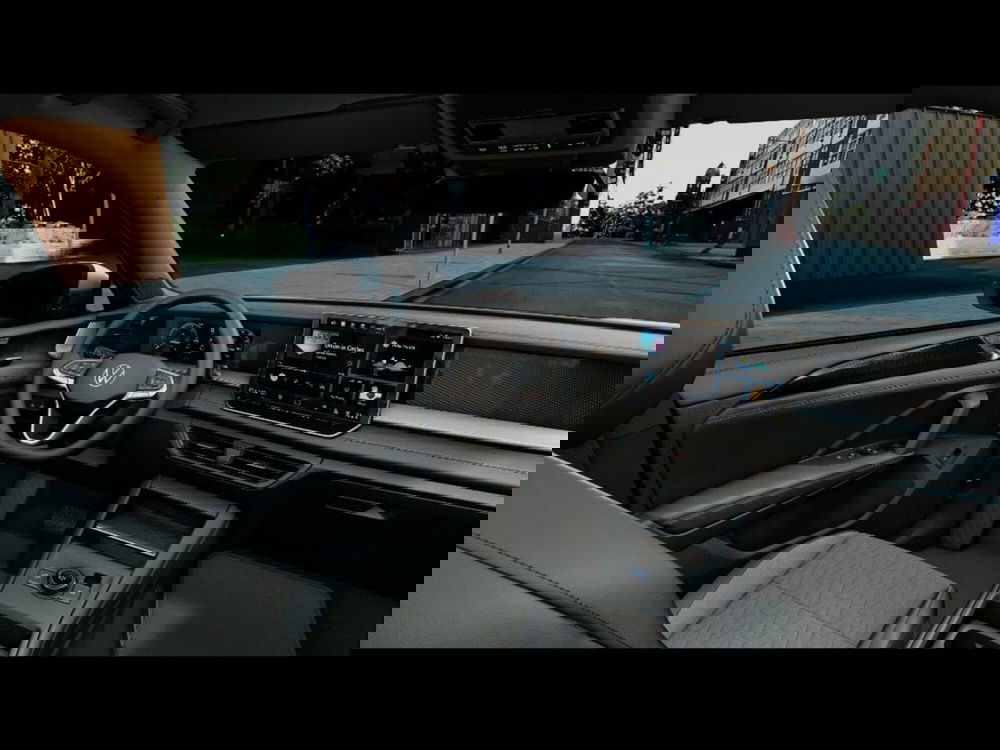 Volkswagen Tayron nuova a Livorno (6)