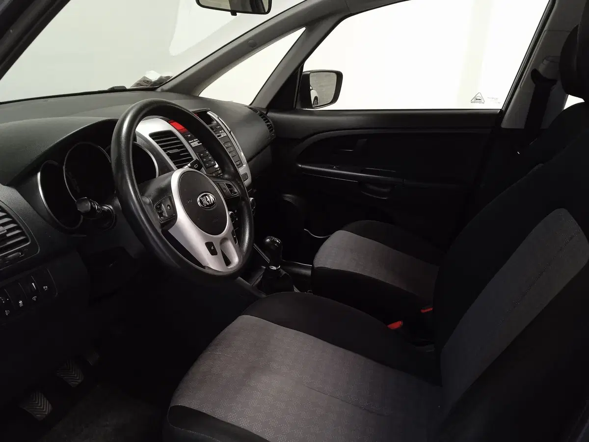 Kia Venga usata a Torino (11)
