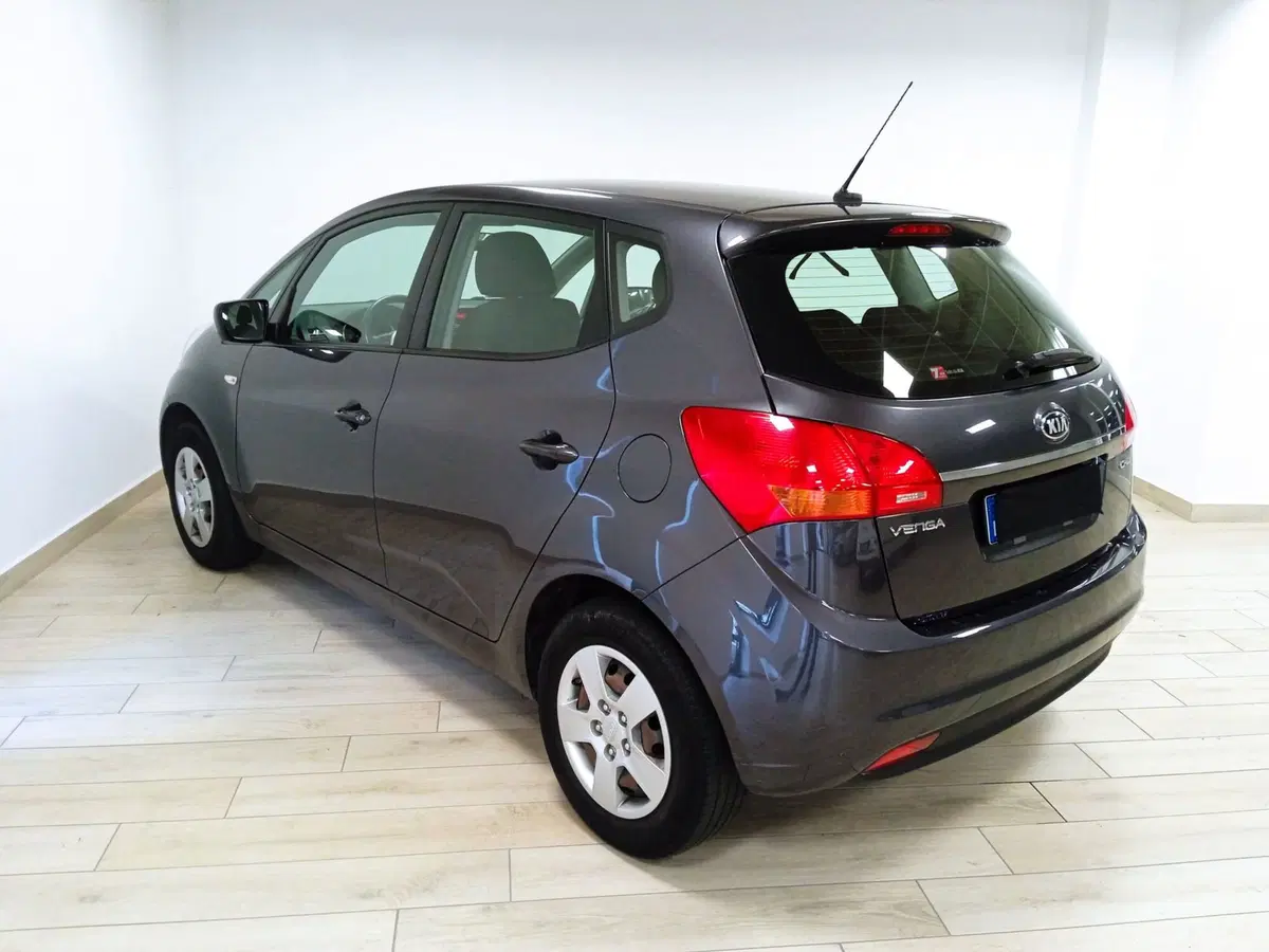 Kia Venga usata a Torino (4)