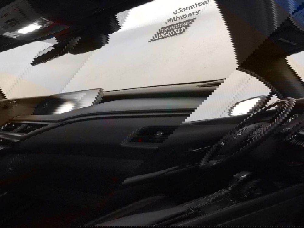 Lexus UX usata a Torino (9)