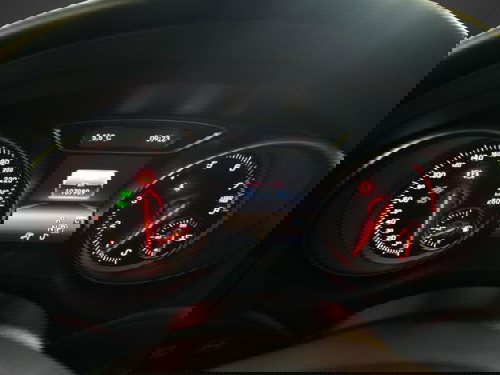 Mercedes-Benz GLA SUV usata a Milano (10)