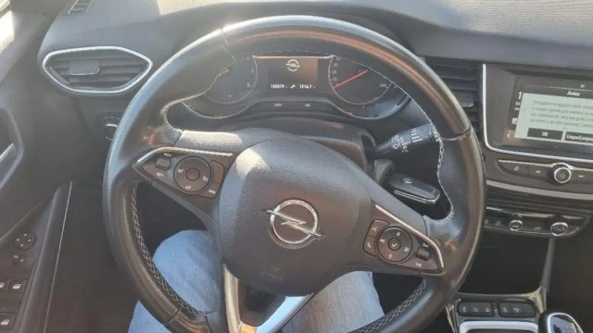 Opel Crossland usata a Savona (6)